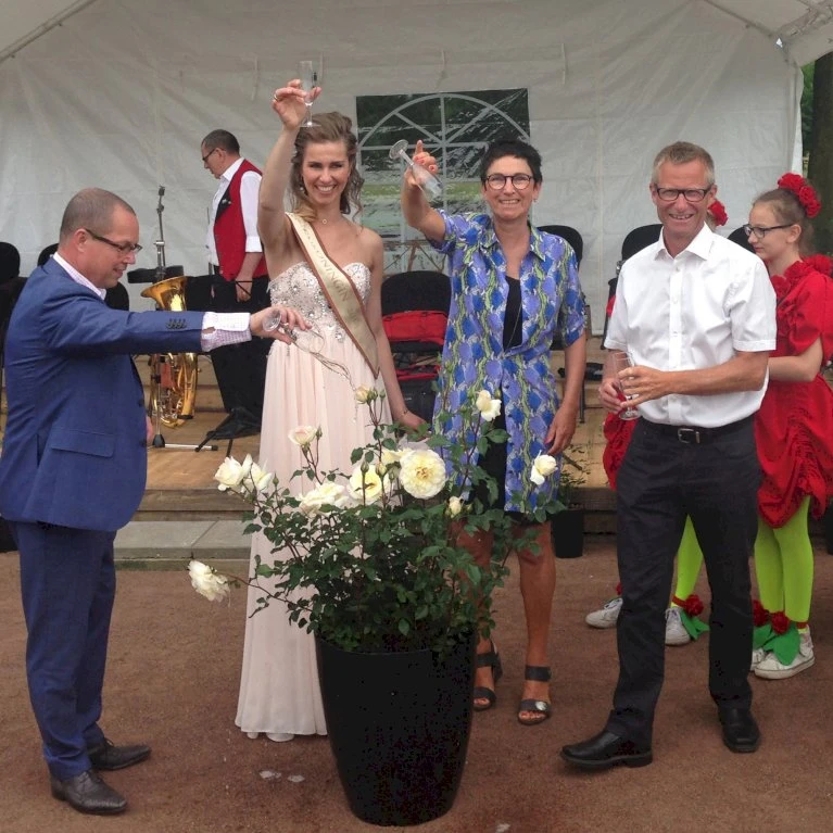 'So Much Love'™ Rosa X 'So Much Love'™ (Slyngrose) A-Kvalitet,- barrods roser min. 3 grene 'So Much Love'™ Rosa X 'So Much Love'™ (Slyngrose) A-Kvalitet,- Barrods Roser Min. 3 Grene -Plantetorvet p37664 52900 rosa x so much love slyngrose 098a